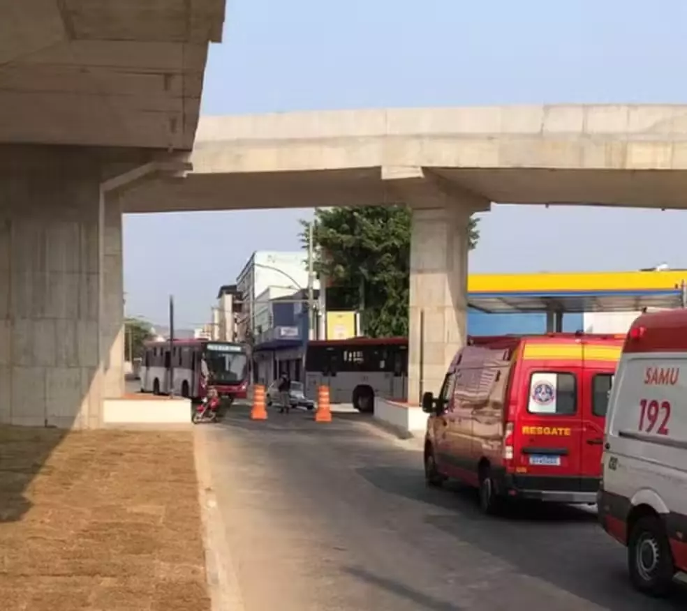 Motociclista cai do Viaduto Roza Cabinda e morre em Juiz de Fora